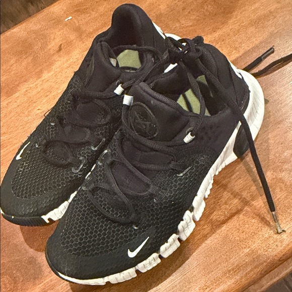 Nike Black Mesh Sneakers with White Logo - Picture 5 of 5